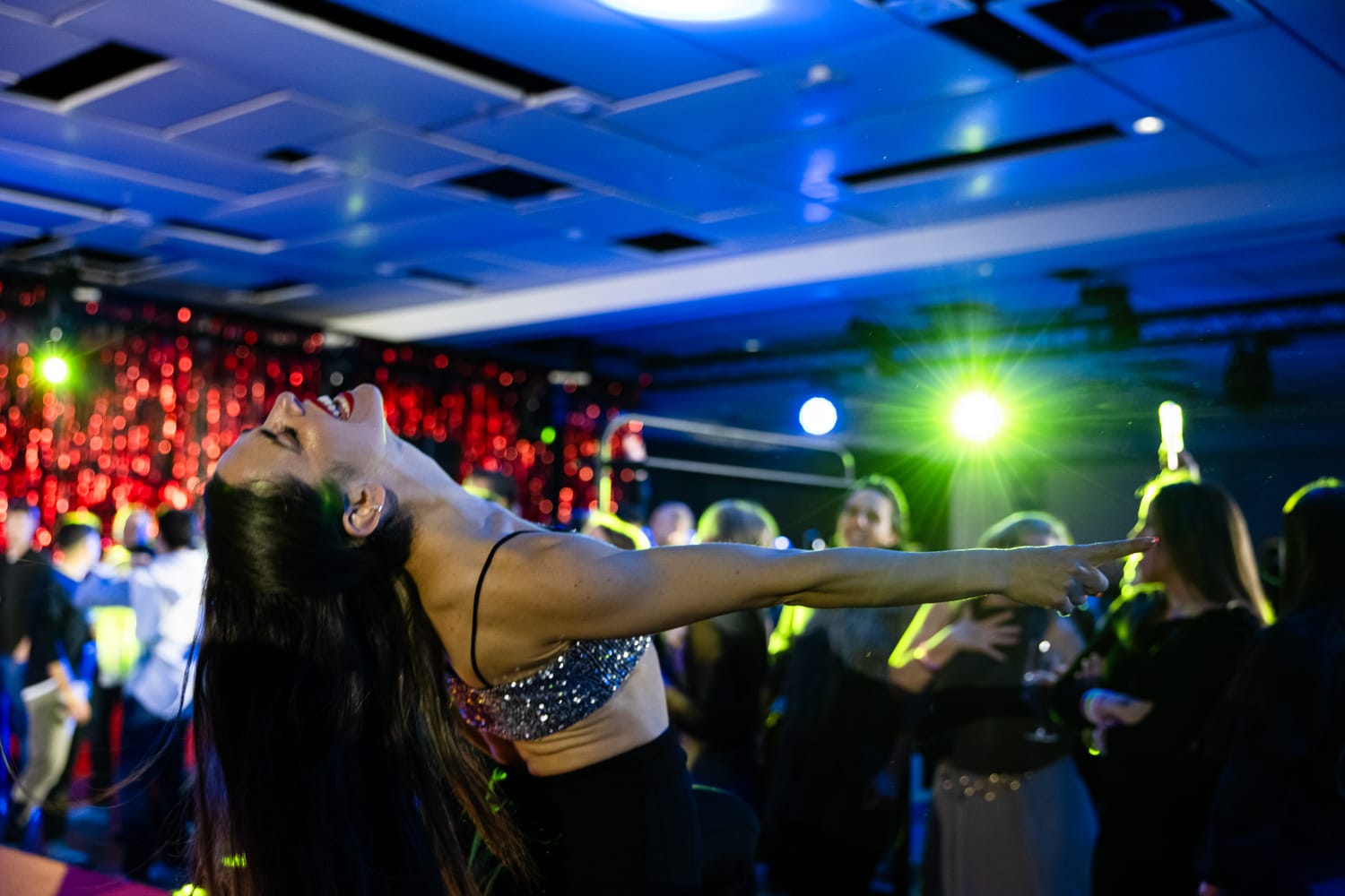 cabina de dj con luces