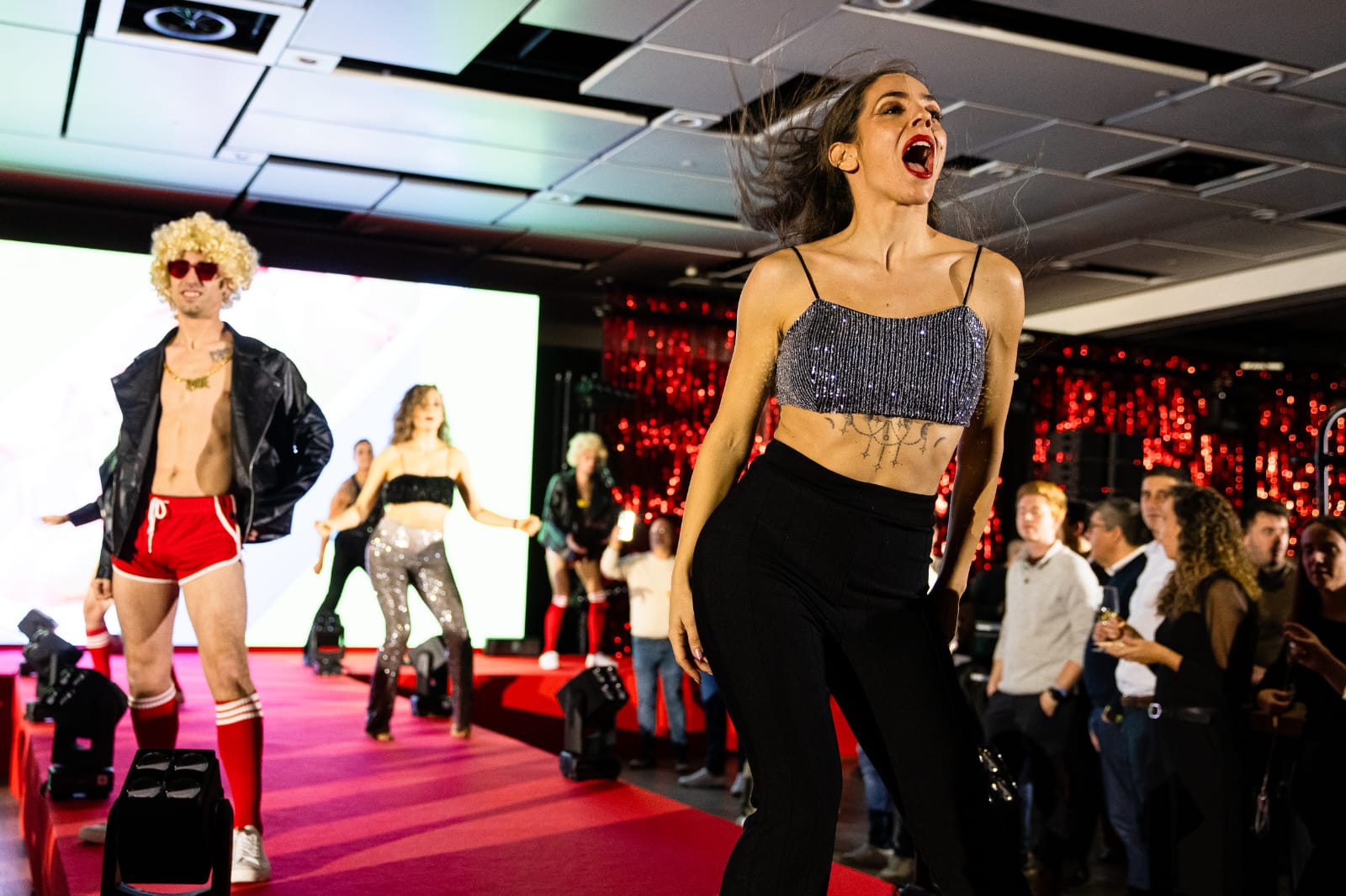 cabina de dj con luces